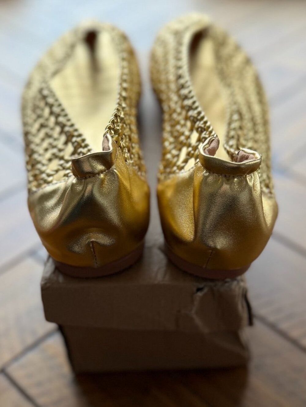 NEW METALLIC GOLD WOVEN VEGAN LEATHER ROUND-TOE SLIP-ON BALLET FLAT IN SIZE 8.5 - Picture 5 of 7